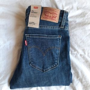 NWT Levi’s 711 Skinny Jeans Medium wash Size 4 Long